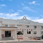 Super 8 By Wyndham Santa Fe