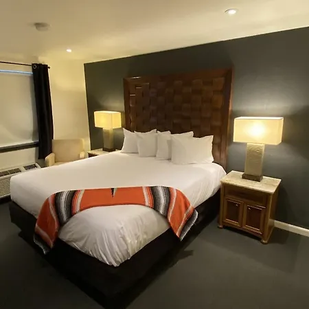 Super 8 By Wyndham 2* Santa Fe