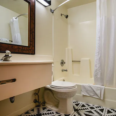 Super 8 By Wyndham Santa Fe