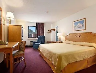 Super 8 By Wyndham Hotel 2*