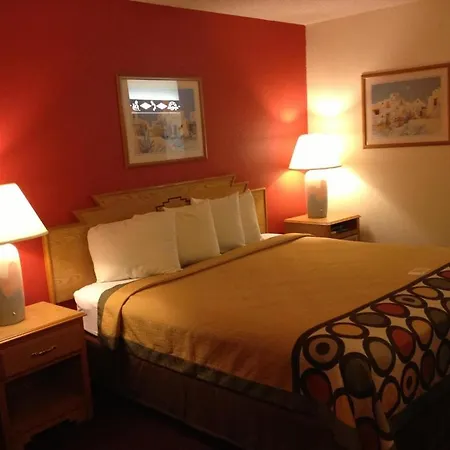 Super 8 By Wyndham Hotel 2*