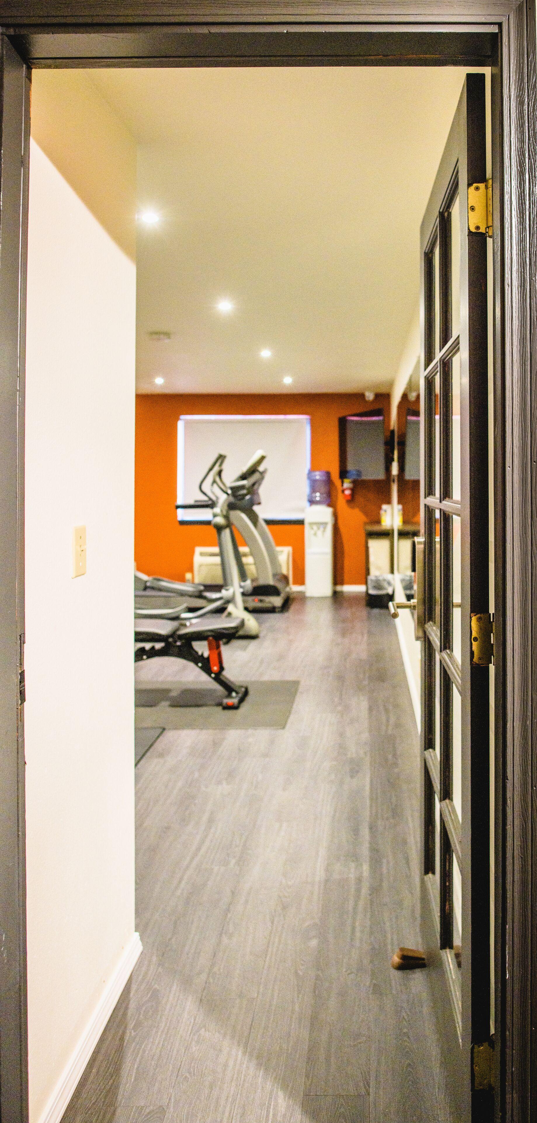 Super 8 By Wyndham Hotel