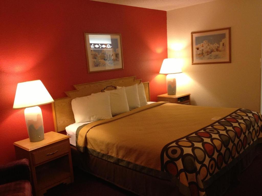 Super 8 By Wyndham Hotel 2*