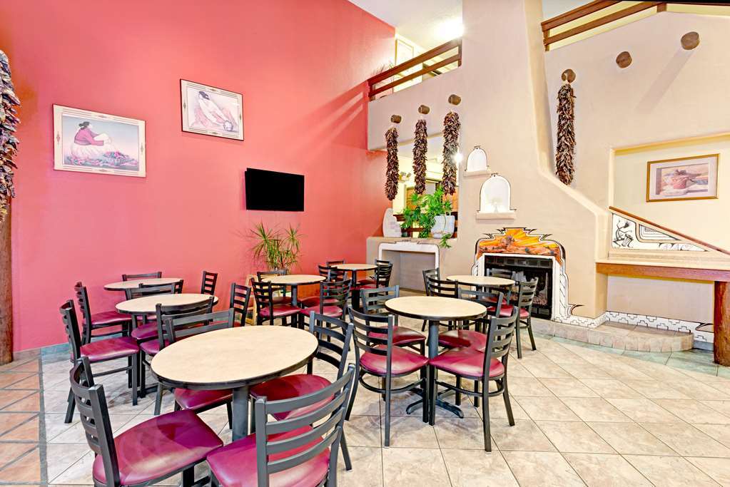 Super 8 By Wyndham Santa Fe