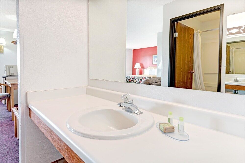 Hotel Super 8 By Wyndham 2*